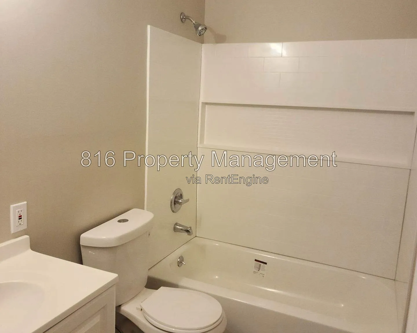 3 bed, 2.0 bath, 1200 sqft, $1,300 — Photo 2
