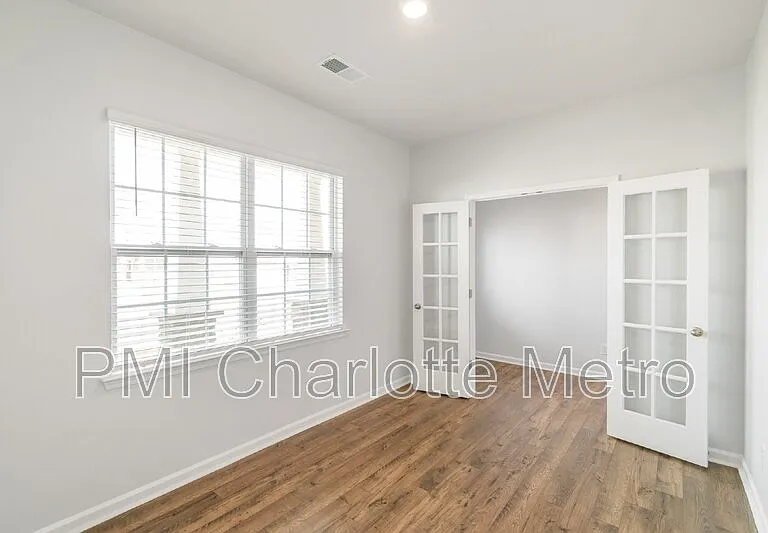 8019 Rowling Dr — Photo 7