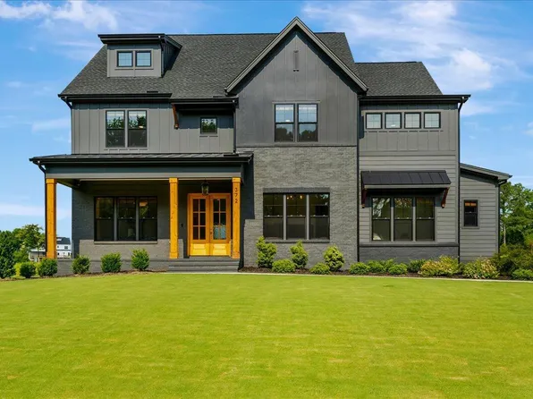 372 Meadow Walk Dr, Fuquay Varina, NC 27526