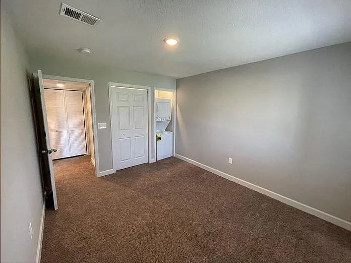 Chelsea Apartments — Photo 15