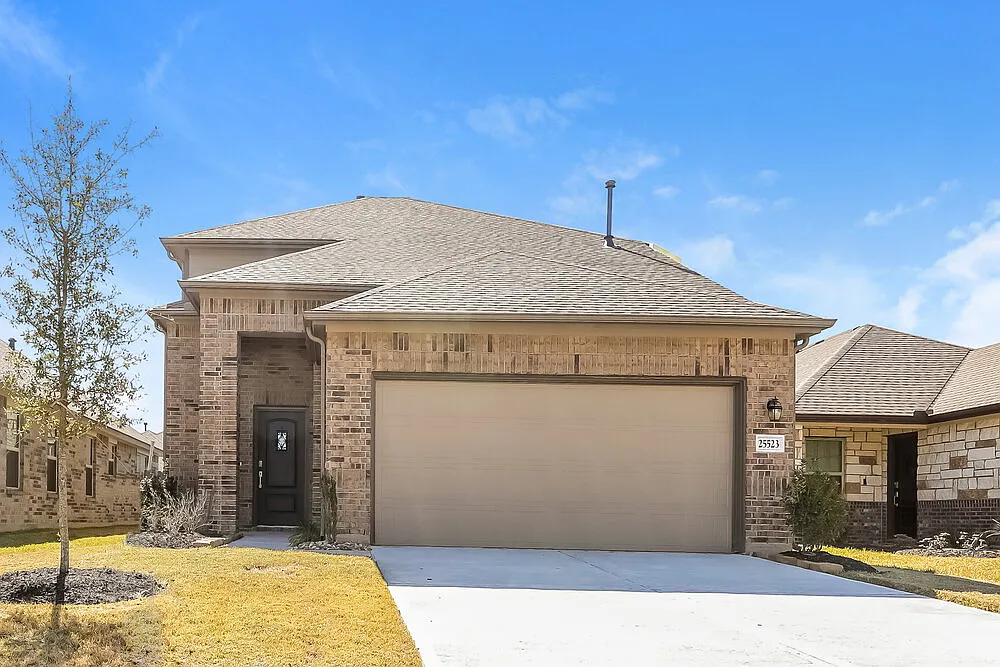 4 bed, 2.5 bath, 1920 sqft, $2,125 — Photo 1