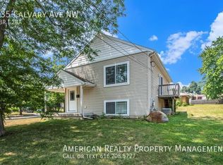 935 Calvary Ave NW, Grand Rapids, MI 49504