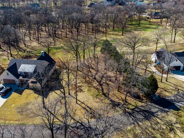 237 Colonial Dr, Mabank, TX 75156
