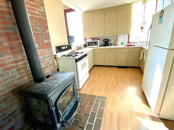 3rd image of 6 Dixmont Road