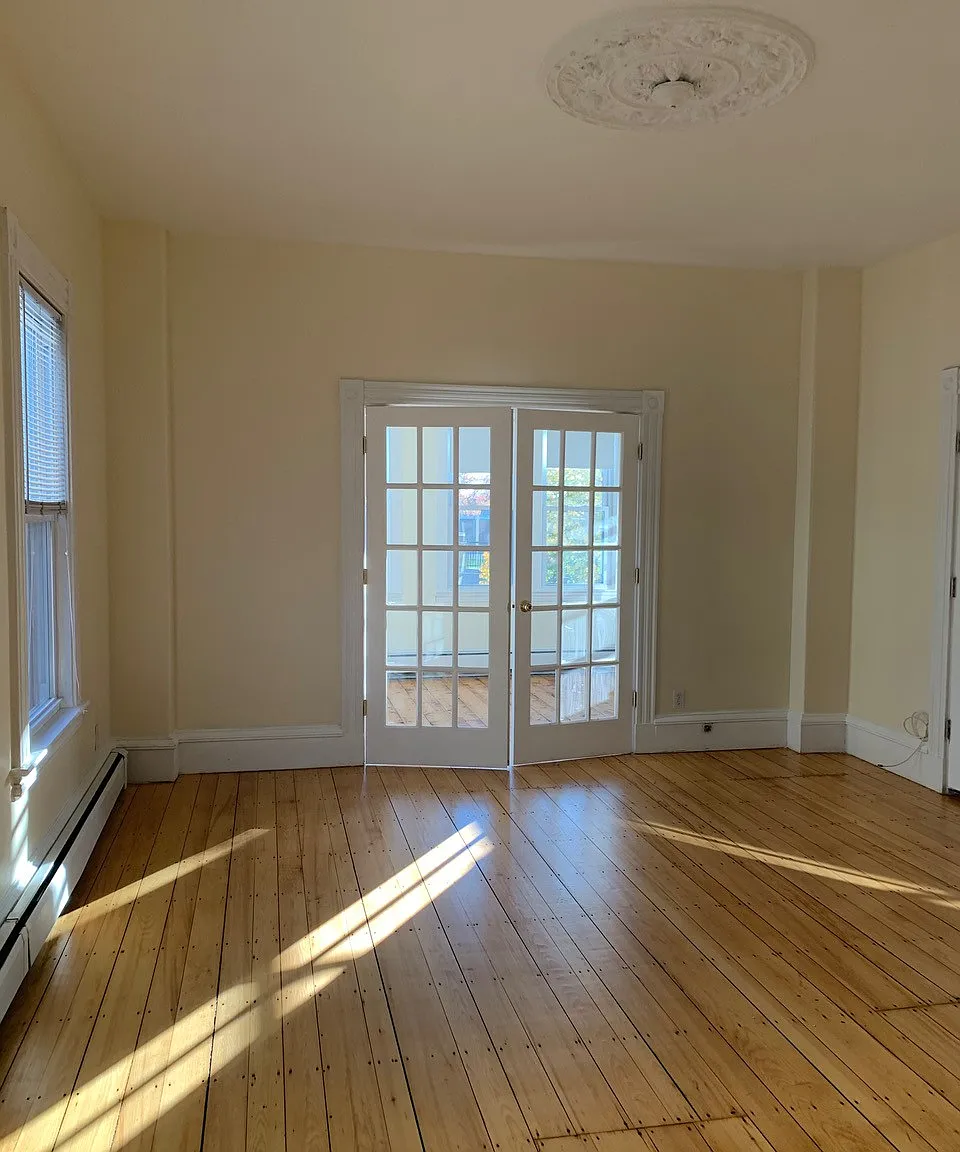 547 Broadway — Photo 1