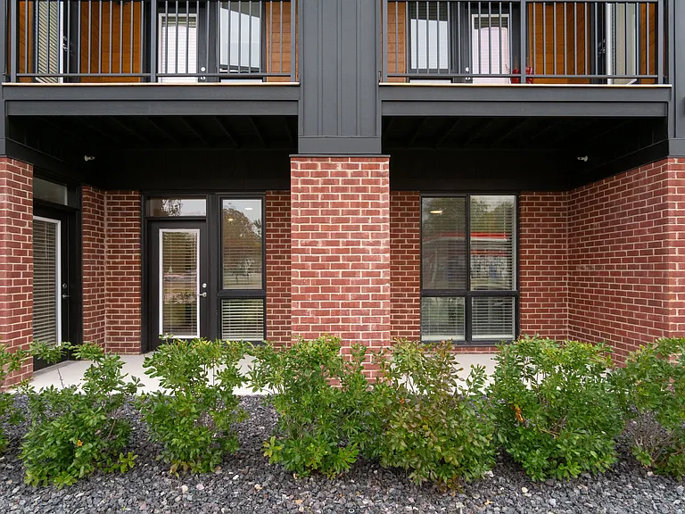 Uptown Square Apartments — Photo 38