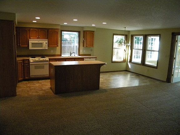 5th image of 10308 NE 88th St