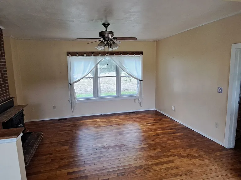 781 Kingsale Rd — Photo 14