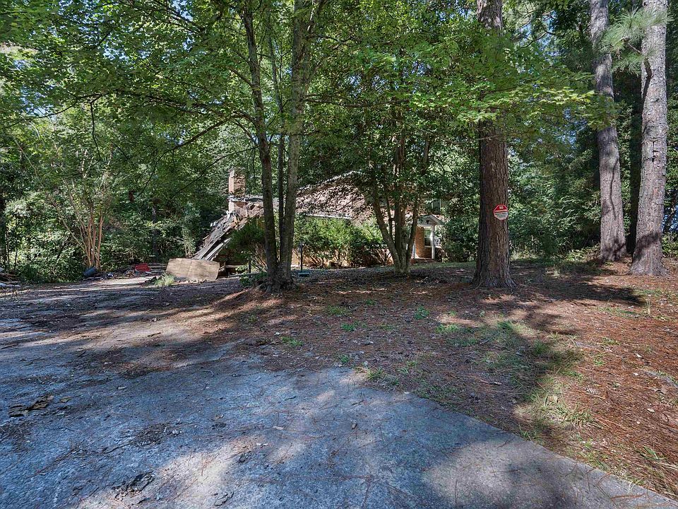 2nd image of 2450 Mineral Springs Rd