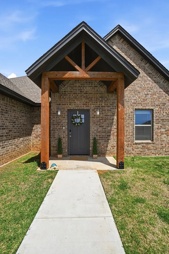 Beautiful Home located in the Mountain View Villas in Elgin, OK — Photo 2