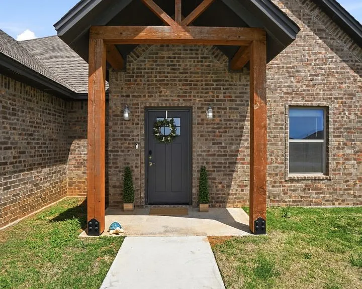 4254 Mesa Dr — Photo 2