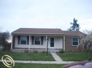 26104 Lorelei Dr, Brownstown, MI 48134
