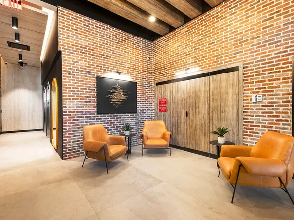 1856 Park Avenue image 7 of 22