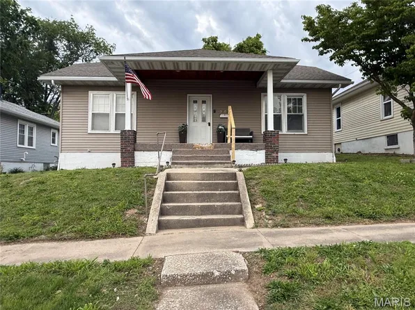 2702 Hubbard St, Hannibal, MO 63401