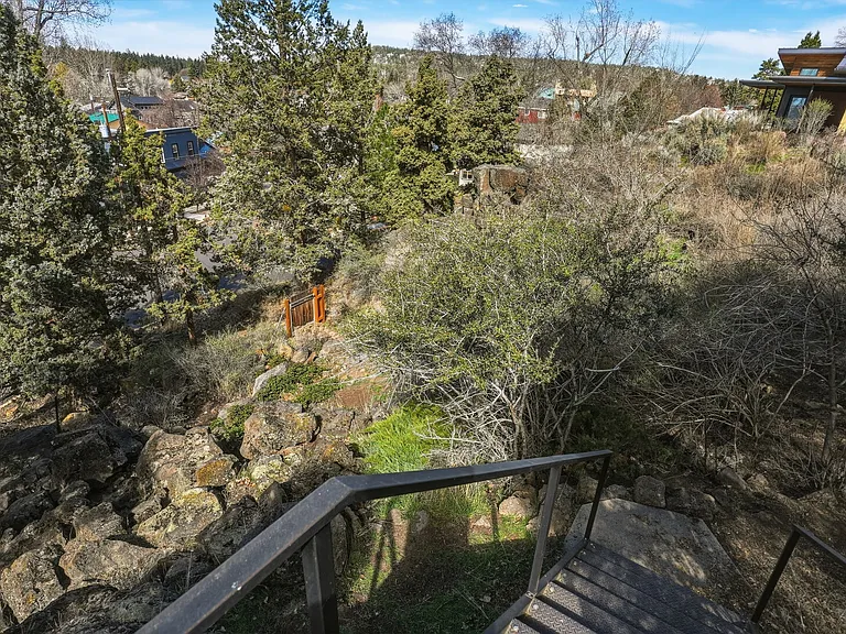 26 NW Shasta Pl — Photo 40
