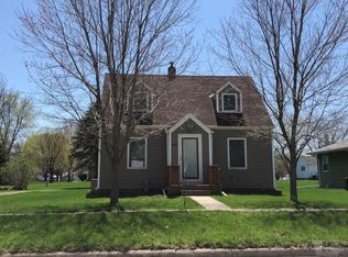 447 1st St SW, Britt, IA 50423