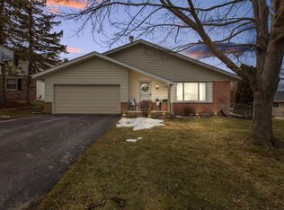 111 Armstrong Ct, Mukwonago, WI 53149