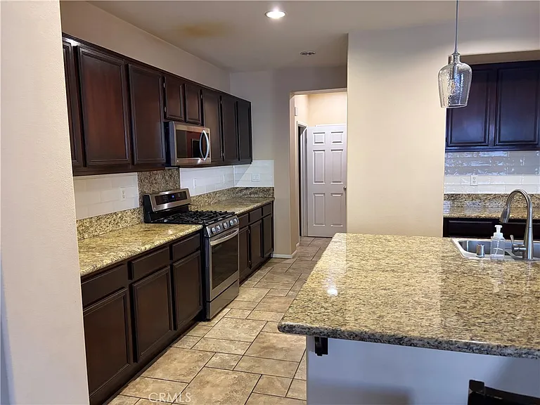 40852 Treasure City Ln — Photo 2