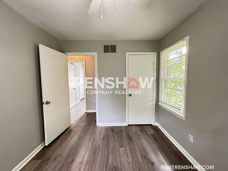 828 Harvey Cv — Photo 17