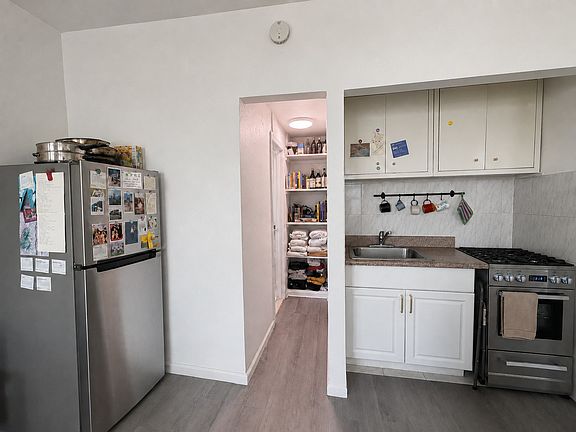 5th image of 320 11th St APT 3R