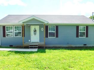 240 W Cedar Grove Rd, Irvine, KY 40336