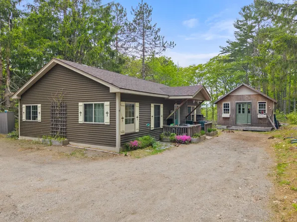 1572 River Road, Bucksport, ME 04416