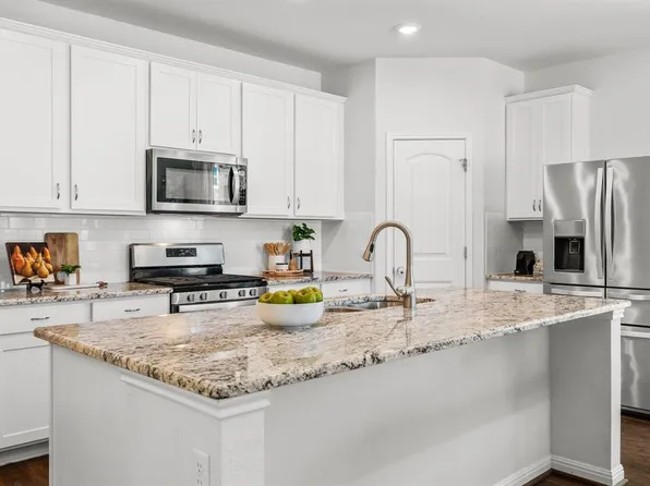 147 Iron Rail Rd, Dripping Springs, TX 78620