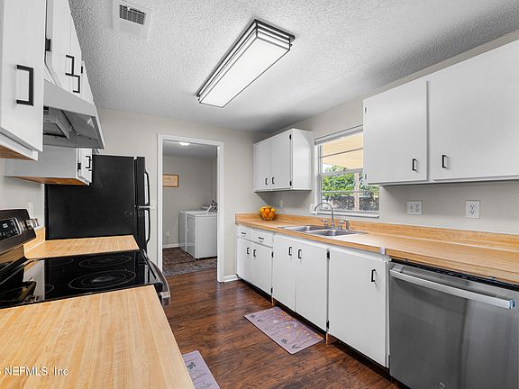 4th image of 8250 SPRINGER Court