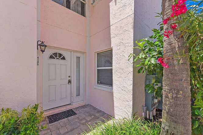 4105 Fairway Dr N — Photo 2