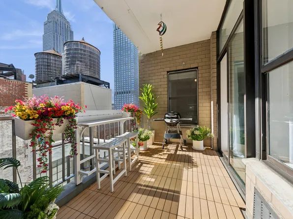 244 Madison Avenue image 1 of 9