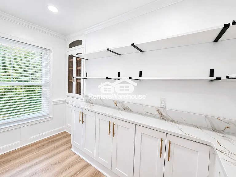 338 Travis St — Photo 15
