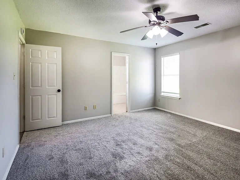 2545 Waverly Dr — Photo 10