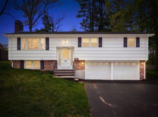 28 Mayflower Cir, Leicester, MA 01524