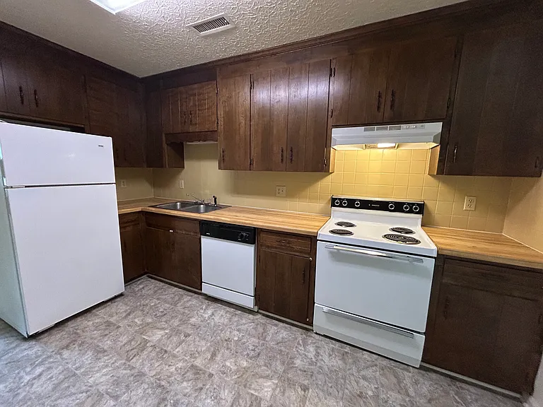 Beechwood Apartments — Photo 12