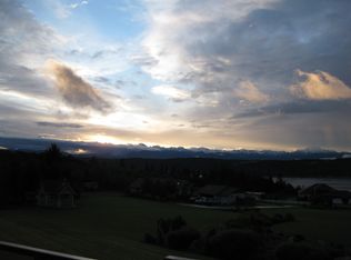 530 E Happy Hollow Dr, Belfair, WA 98528