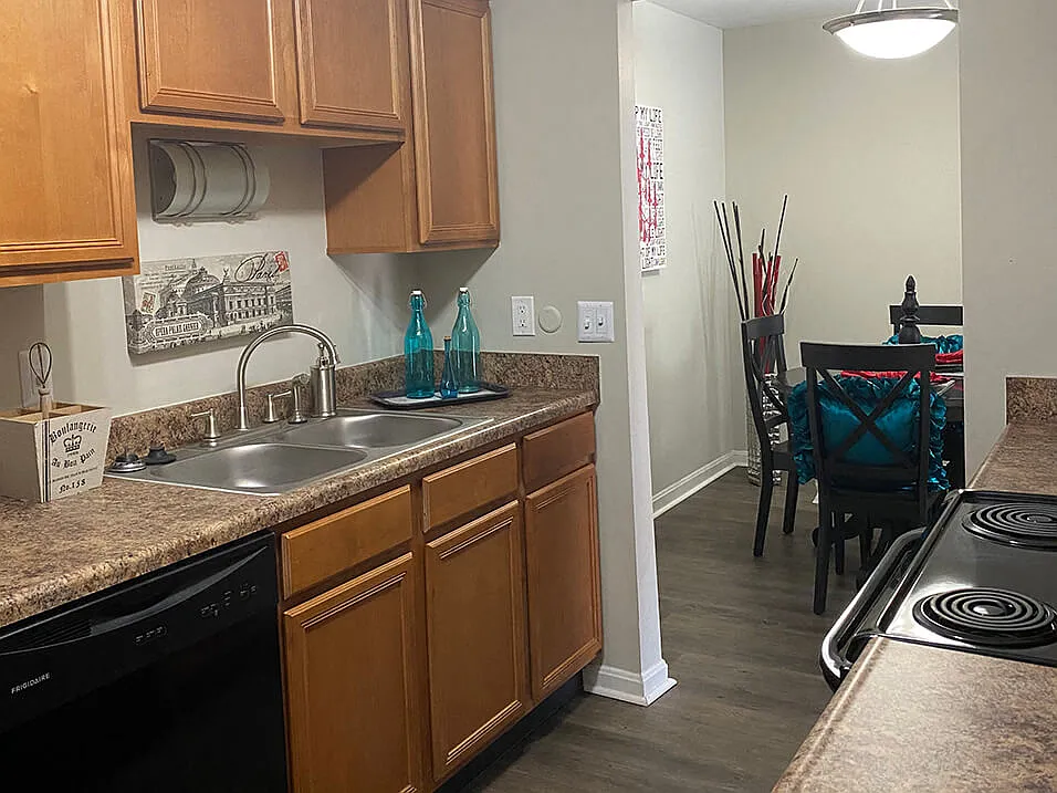 Abbey Court Apartments — Photo 1