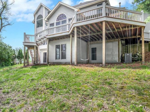 17643 Ailanthus Dr, Chesterfield, MO 63005
