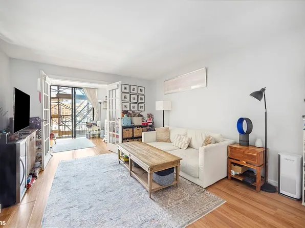 215 E 24th St APT 721, New York, NY 10010