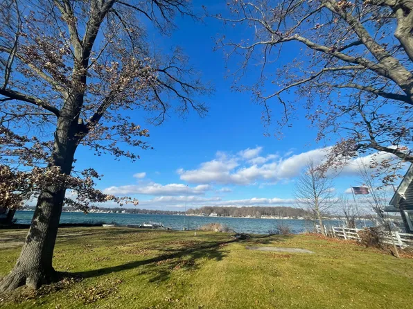 21318 Carlton Ave, Cassopolis, MI 49031