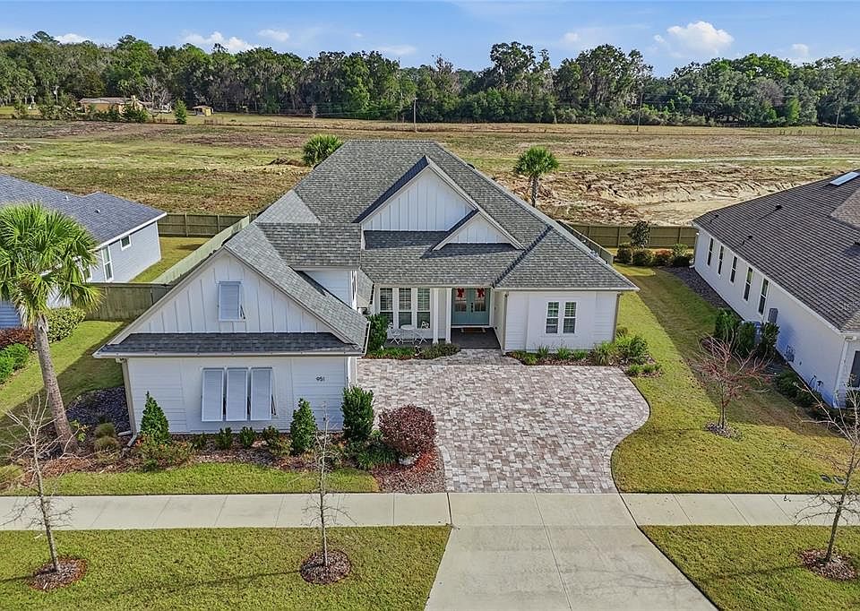 1st image of 951 SW 120th Dr