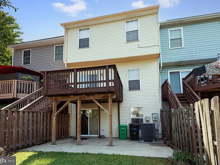 2406 Rosecroft Ct — Photo 26