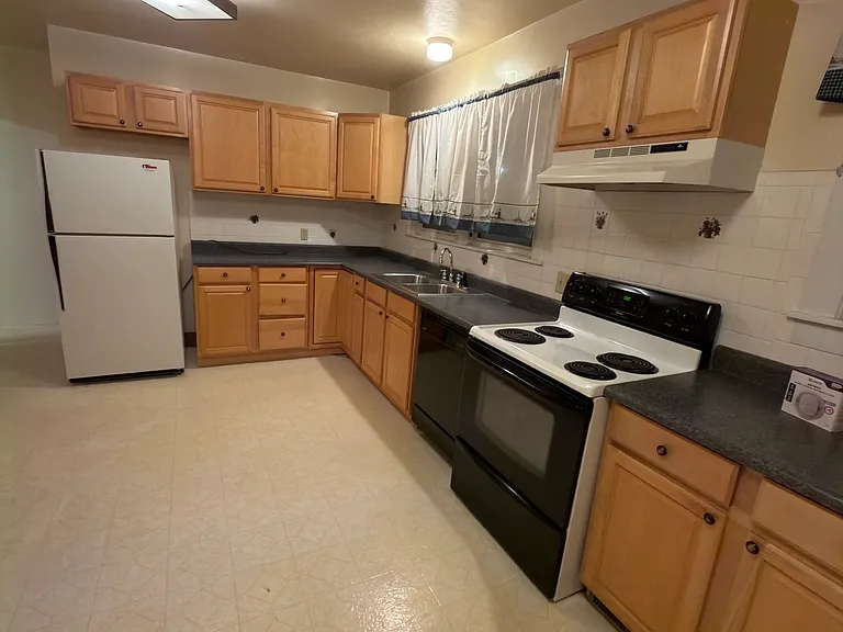 17 Tompkins St #2 — Photo 5
