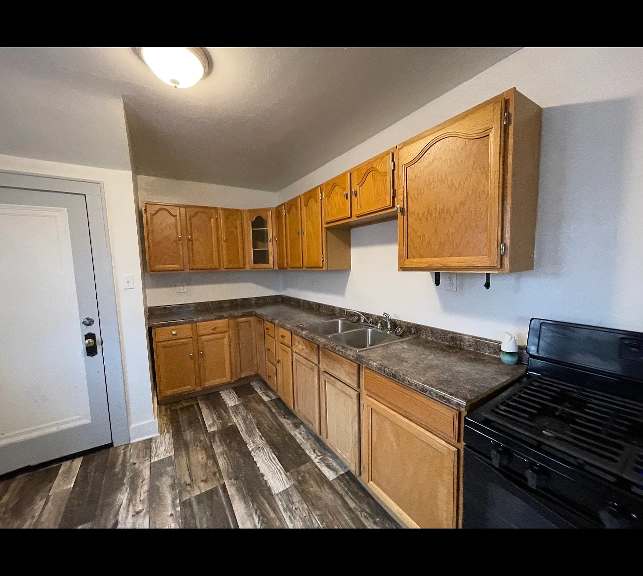 2 bed, 1025 sqft, $1,350 — Photo 1