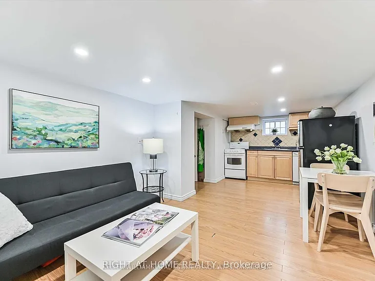 40 Plaxton Dr — Photo 3