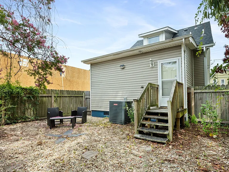 831 W 35th St — Photo 30