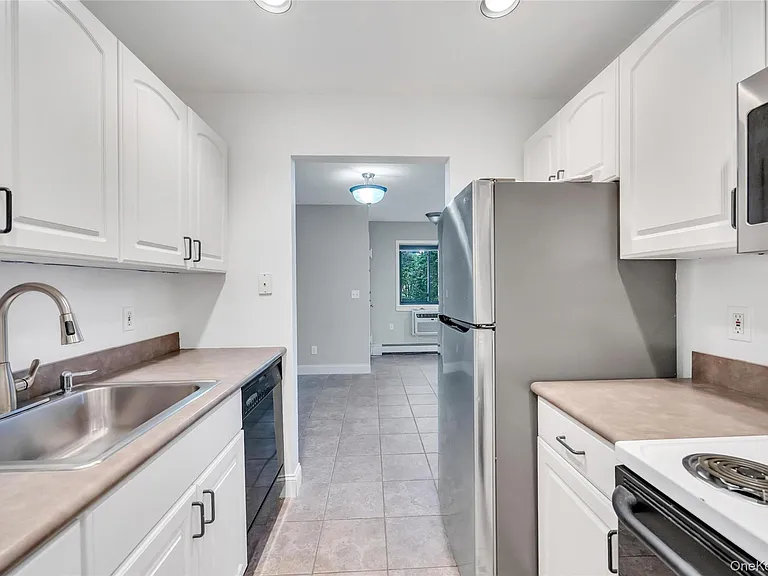31 Richmond Blvd #1B — Photo 6
