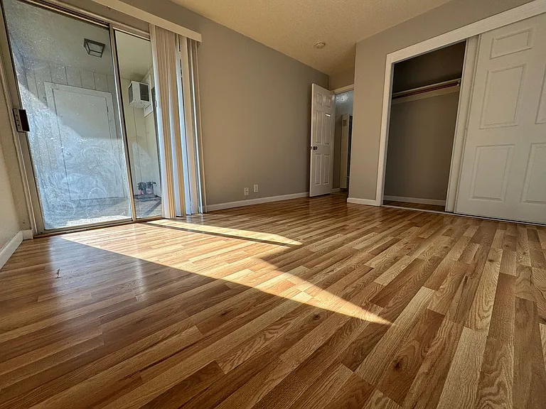 195 E Pacific Ave — Photo 9