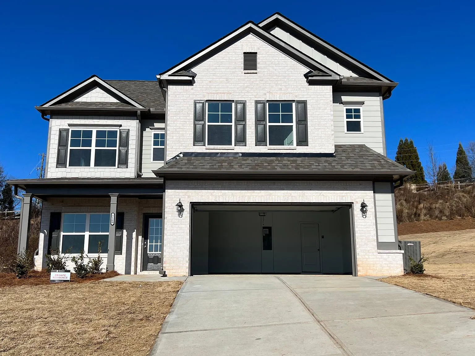 4 bed, 2760 sqft, $2,700 — Photo 2