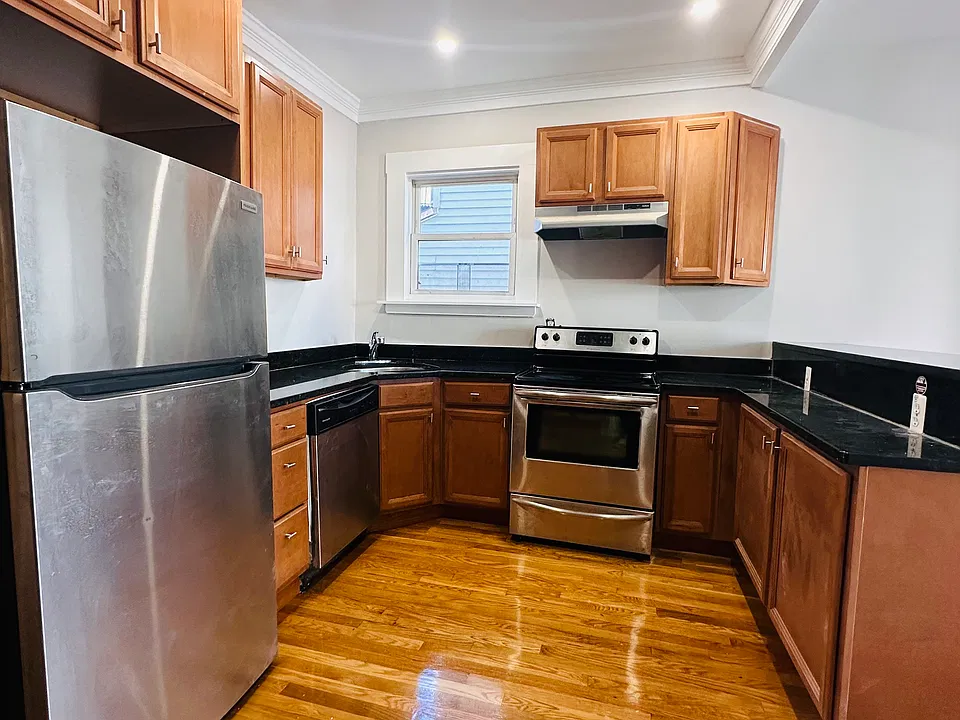 57 Bennington St #2F