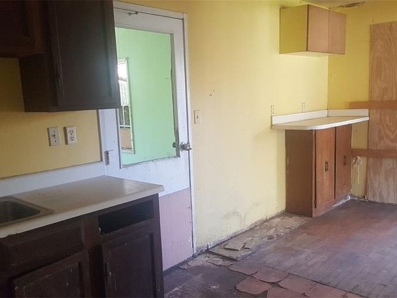 5th image of 1562 Fleetwood Dr E
